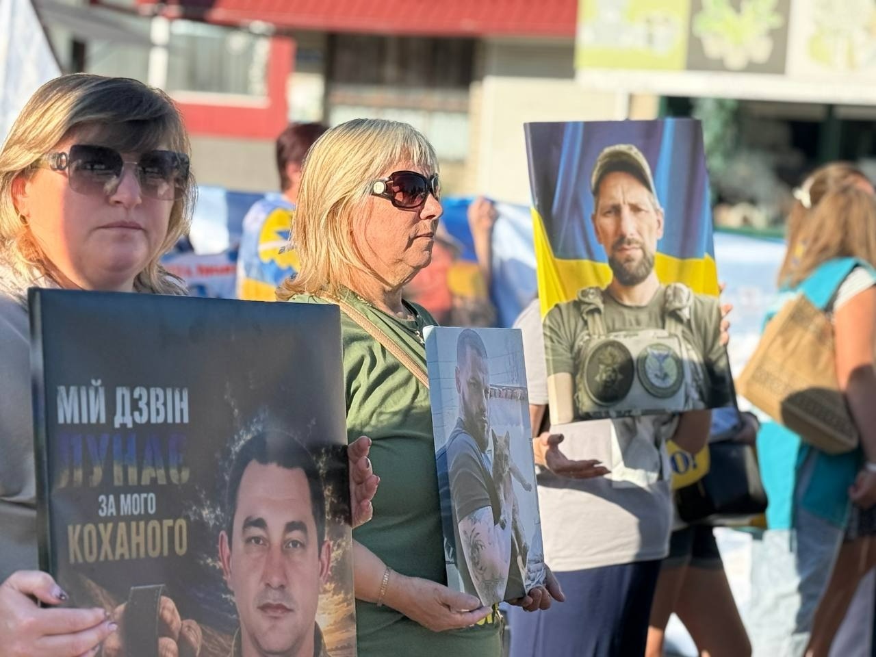 «Ми їх чекаємо живими»: у Первомайську пройшла мирна хода на підтримку полонених та безвісти зниклих