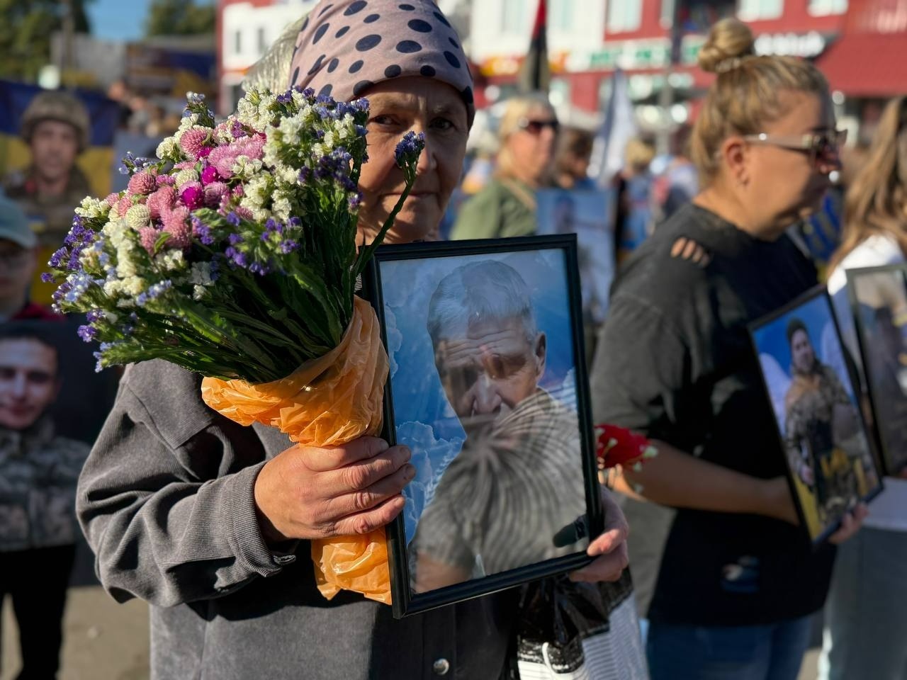 «Ми їх чекаємо живими»: у Первомайську пройшла мирна хода на підтримку полонених та безвісти зниклих