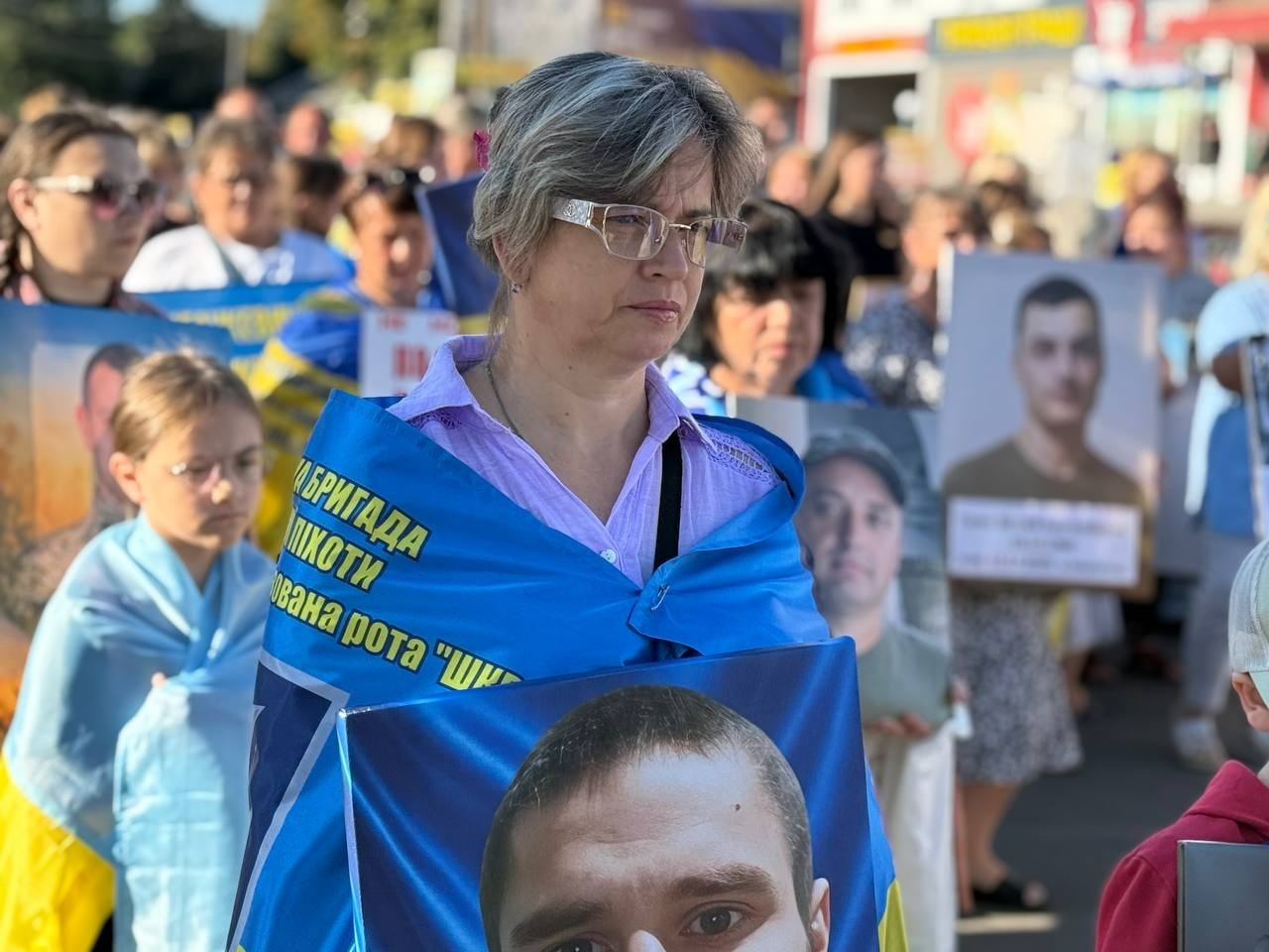 «Ми їх чекаємо живими»: у Первомайську пройшла мирна хода на підтримку полонених та безвісти зниклих