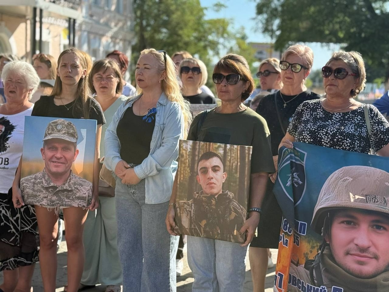 «Ми їх чекаємо живими»: у Первомайську пройшла мирна хода на підтримку полонених та безвісти зниклих