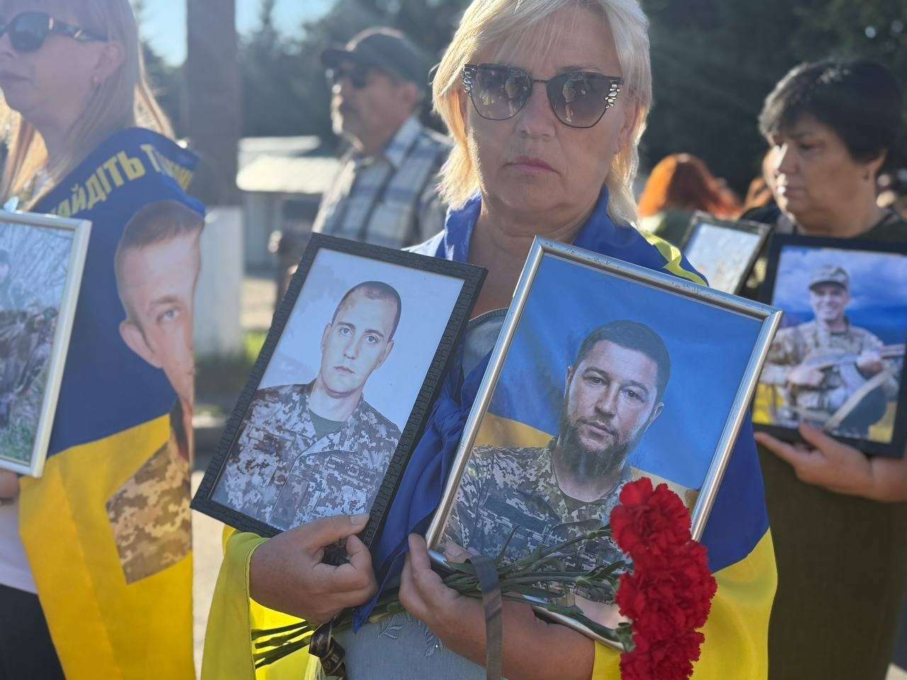 «Ми їх чекаємо живими»: у Первомайську пройшла мирна хода на підтримку полонених та безвісти зниклих