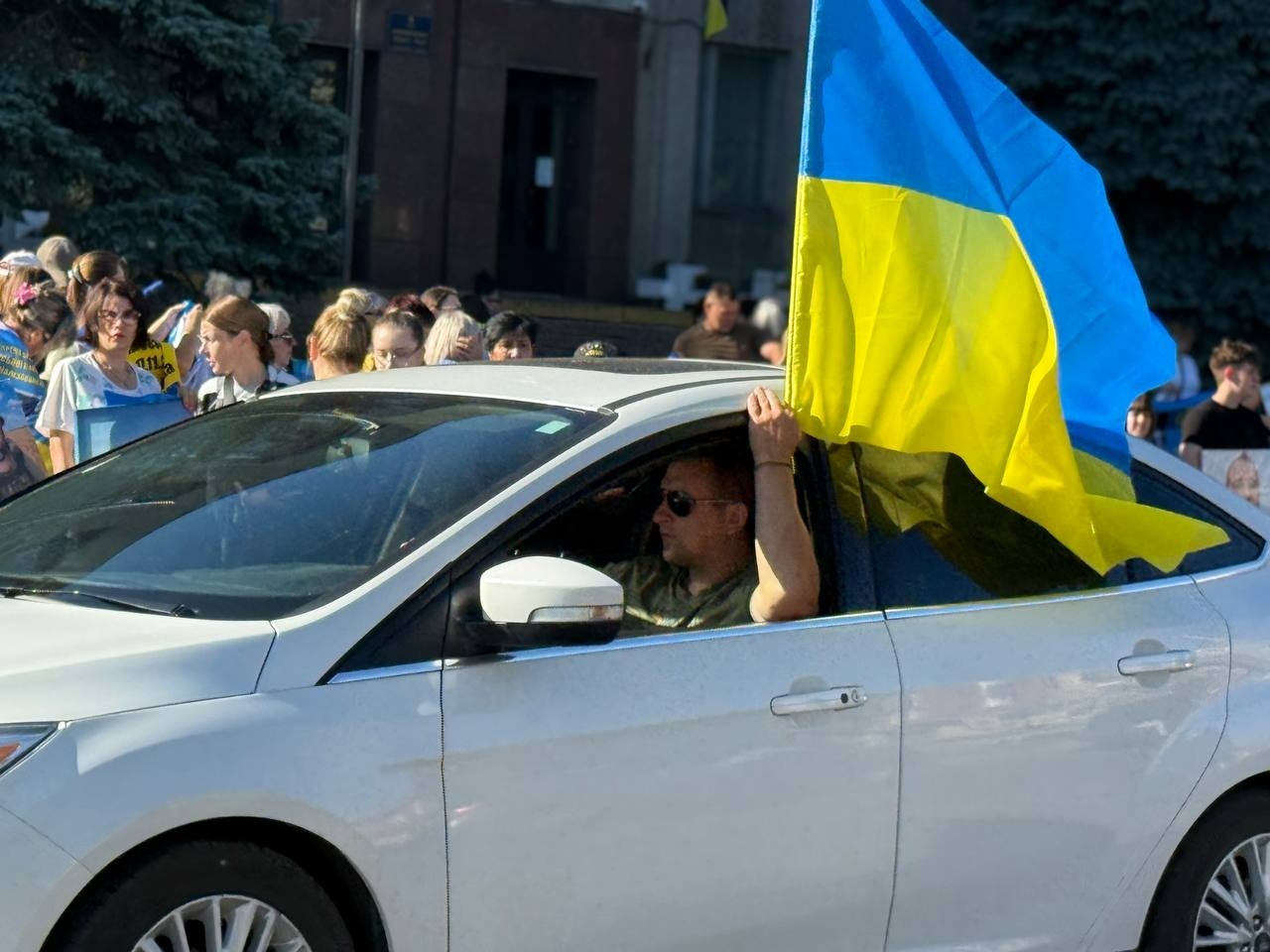 «Ми їх чекаємо живими»: у Первомайську пройшла мирна хода на підтримку полонених та безвісти зниклих
