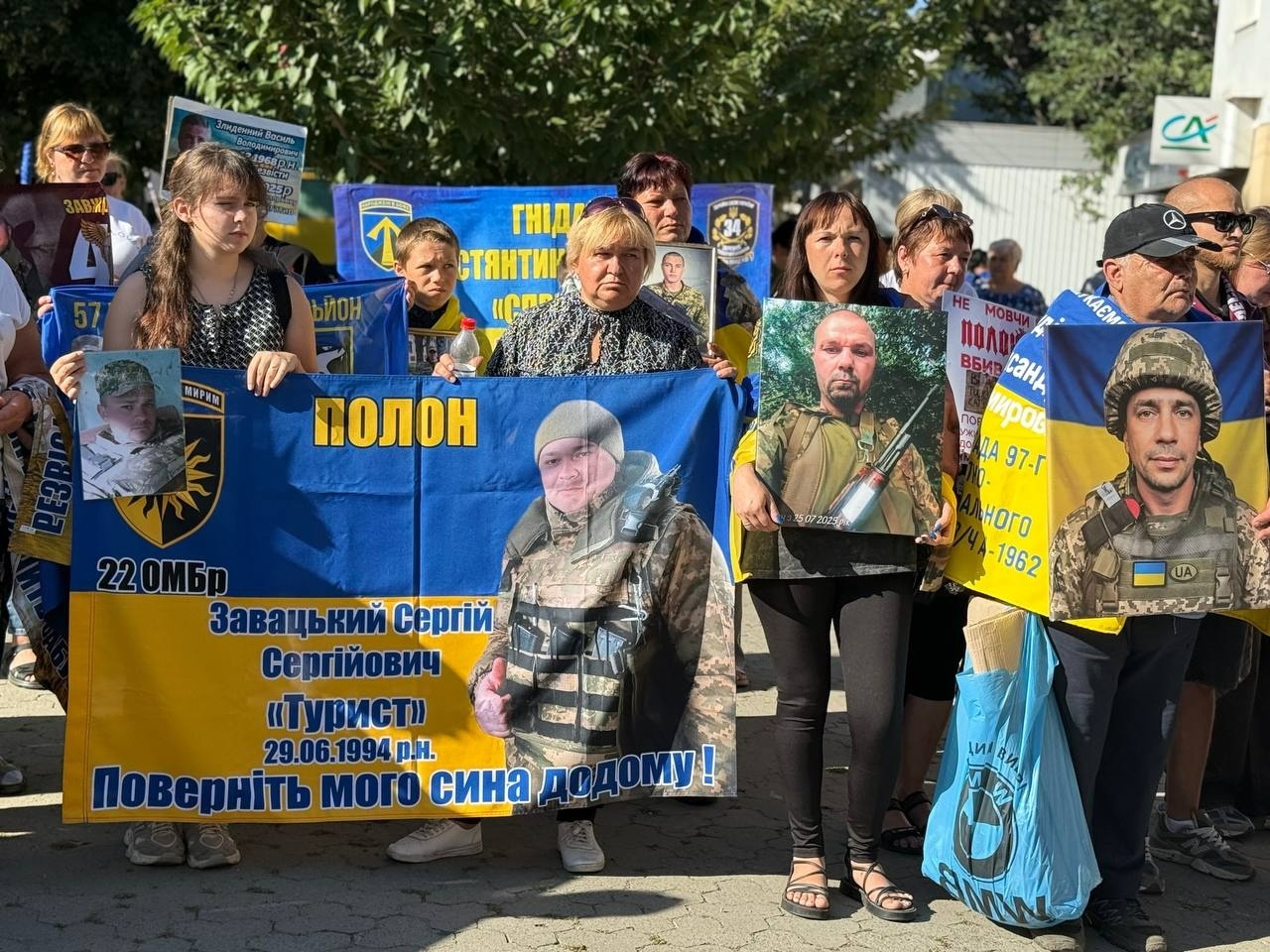 «Ми їх чекаємо живими»: у Первомайську пройшла мирна хода на підтримку полонених та безвісти зниклих