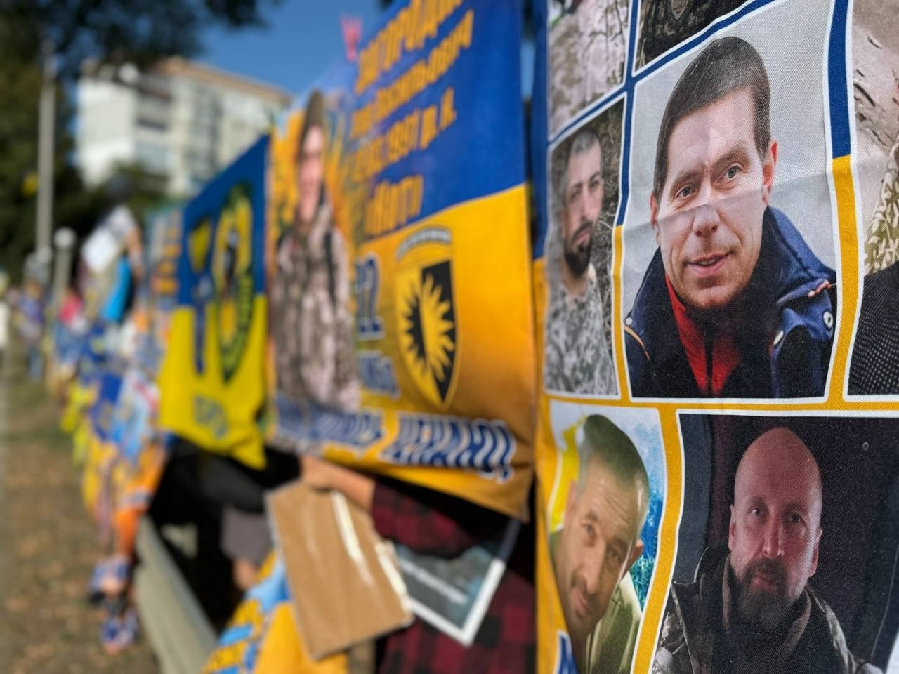 «Ми їх чекаємо живими»: у Первомайську пройшла мирна хода на підтримку полонених та безвісти зниклих
