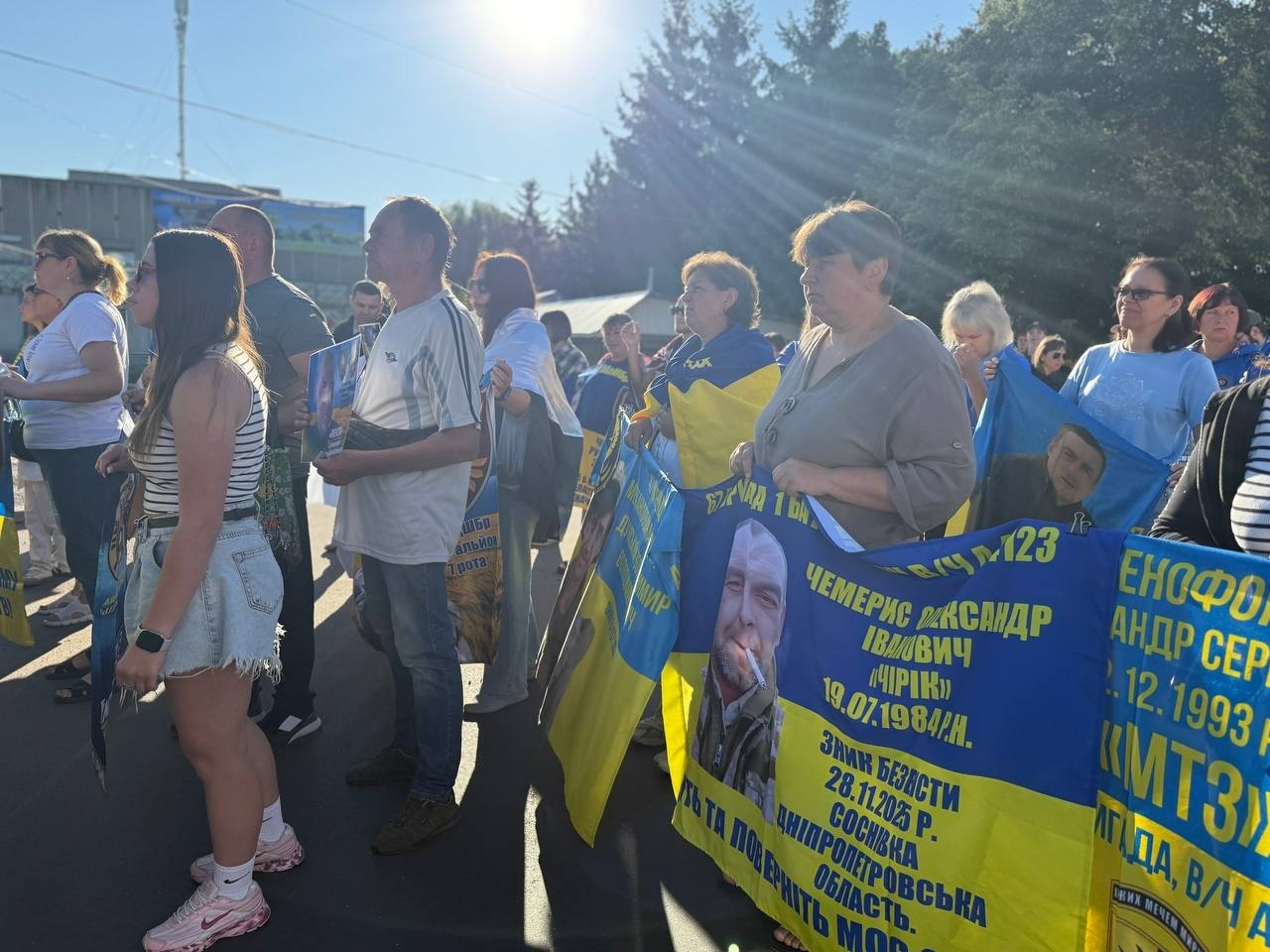«Ми їх чекаємо живими»: у Первомайську пройшла мирна хода на підтримку полонених та безвісти зниклих