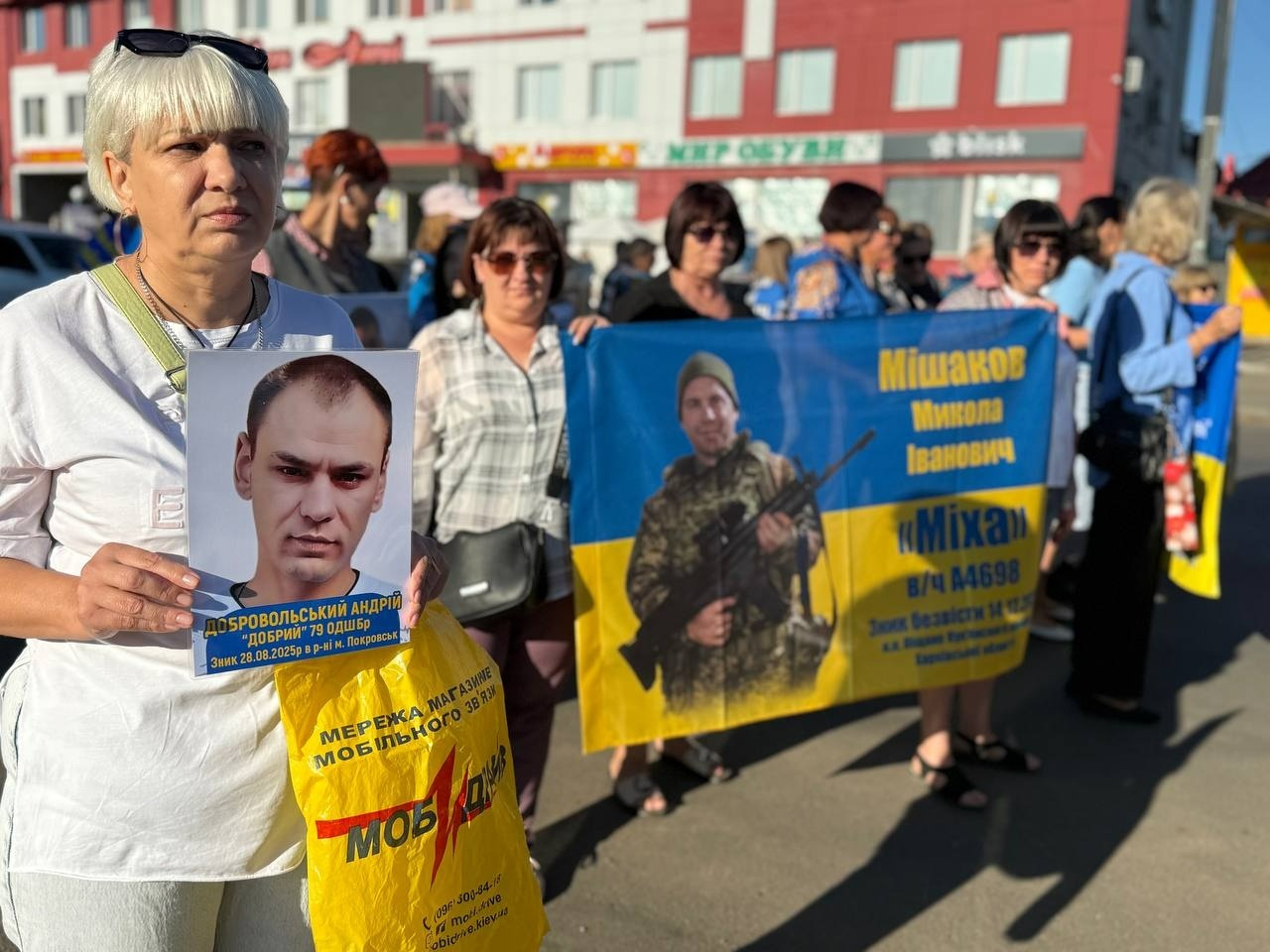 «Ми їх чекаємо живими»: у Первомайську пройшла мирна хода на підтримку полонених та безвісти зниклих