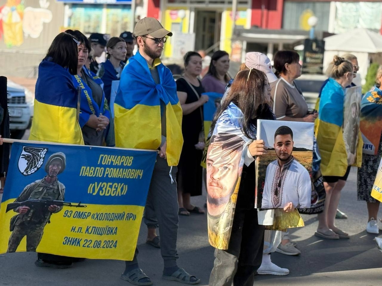 «Ми їх чекаємо живими»: у Первомайську пройшла мирна хода на підтримку полонених та безвісти зниклих