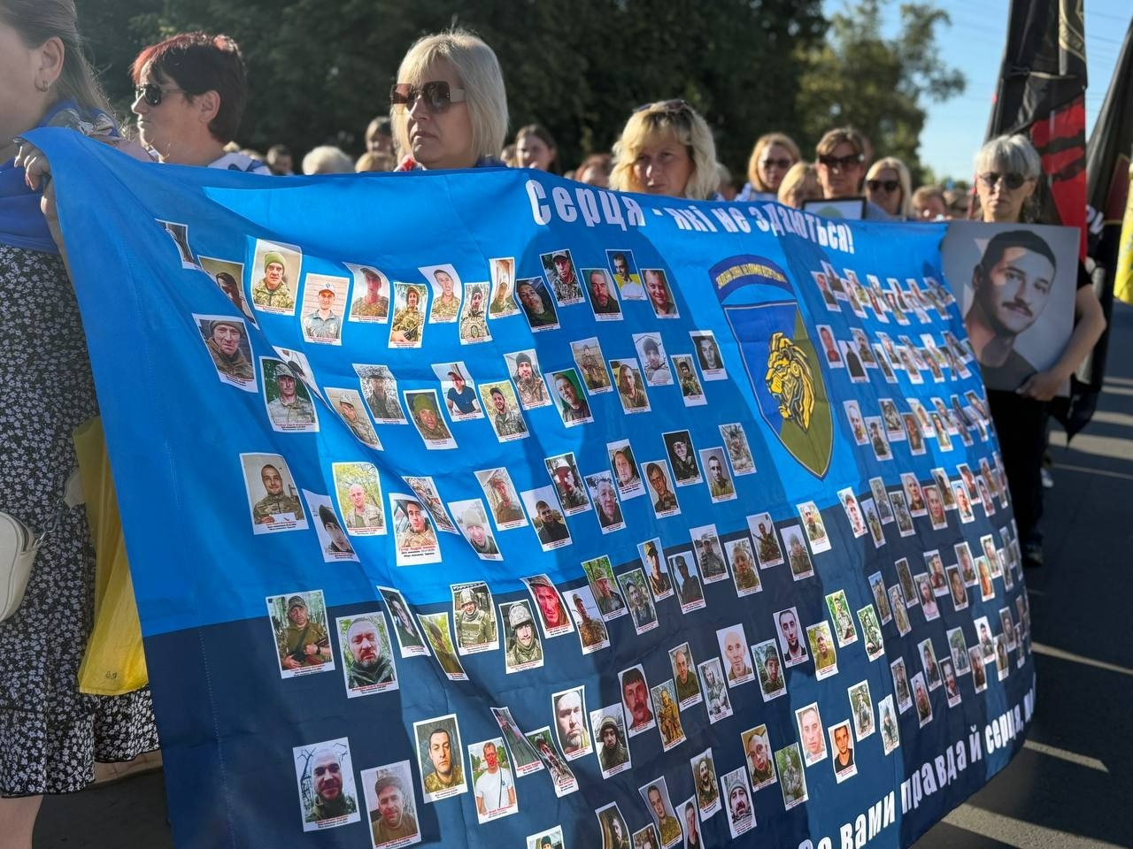 «Ми їх чекаємо живими»: у Первомайську пройшла мирна хода на підтримку полонених та безвісти зниклих
