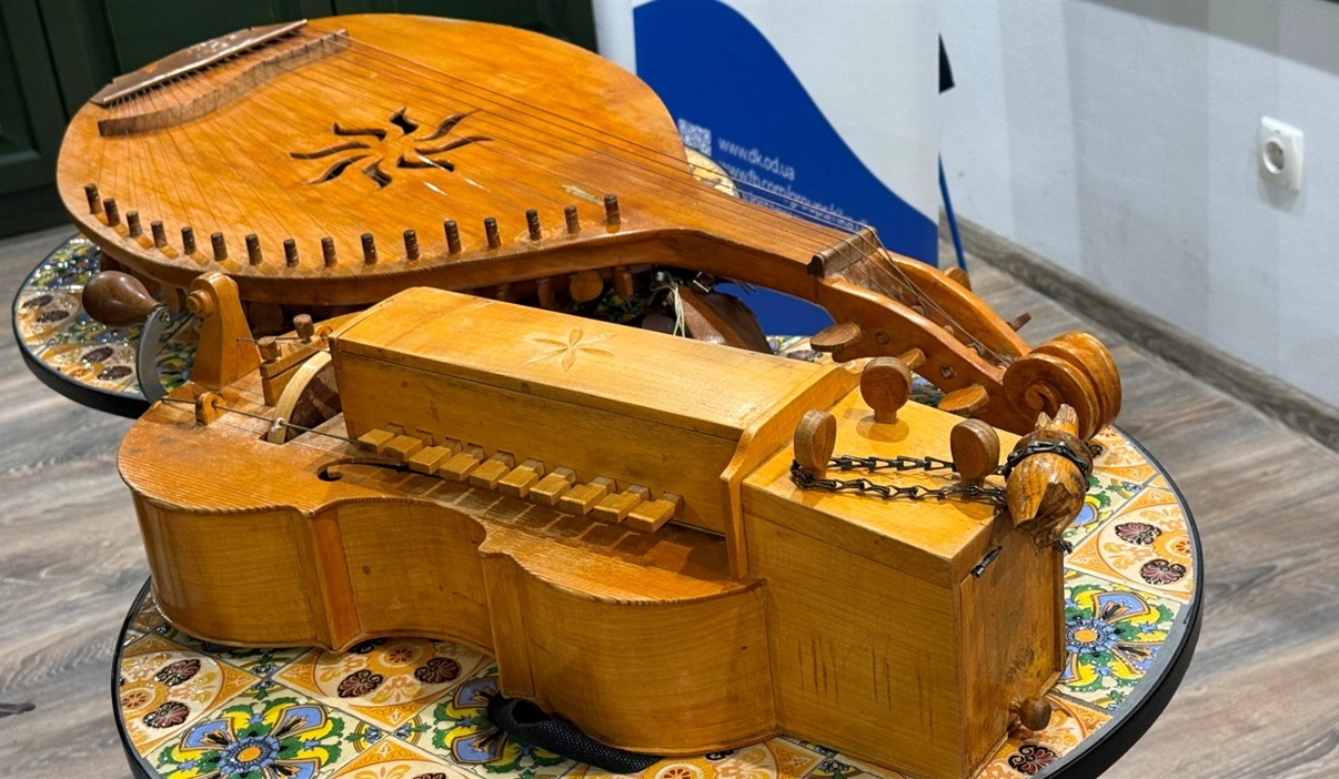 Кобза та ліра