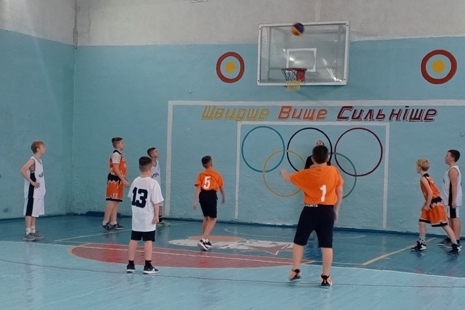 Турнір із баскетболу до Дня Збройних Сил України пройшов у Первомайському ліцеї «Ерудит»