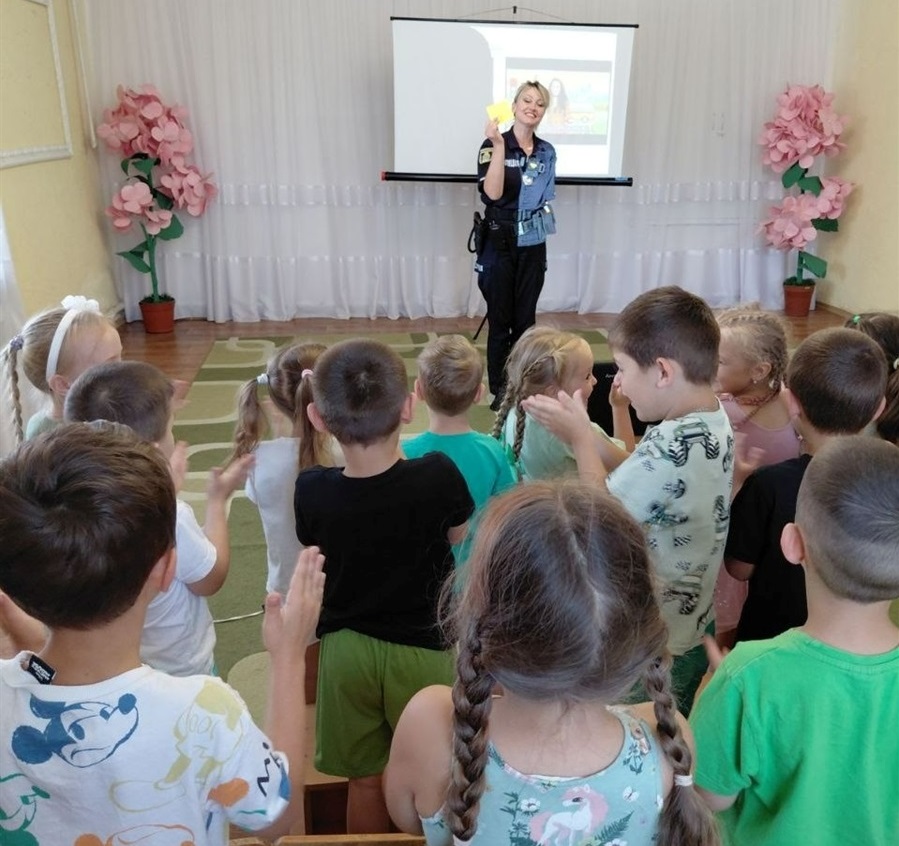 Грали, дивилися мультфільми й вчилися безпеки: у «Дюймовочці» провели незвичайний урок