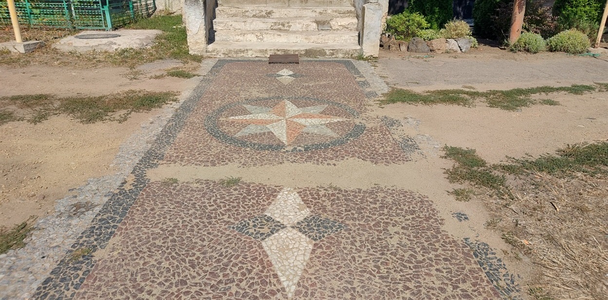 Мозаїка на подвір'ї